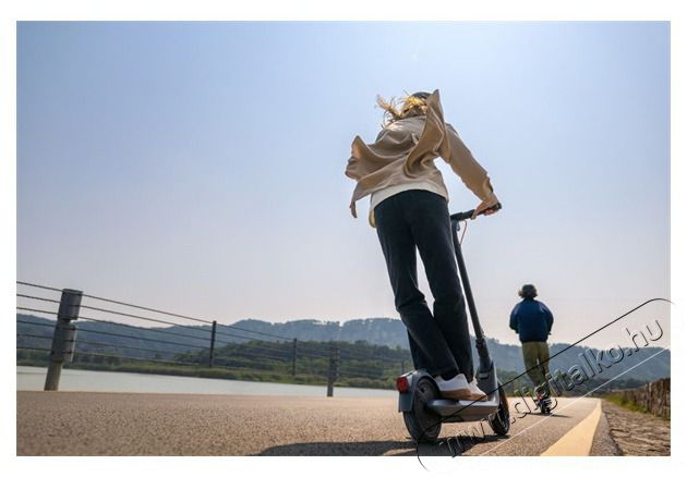 Segway Ninebot KickScooter E2 E Pro elektromos roller + Ninebot felnőtt fekete buk&oacute;sisak H&aacute;ztart&aacute;s / Otthon / K&uuml;lt&eacute;r - J&aacute;t&eacute;k / Sport - Roller / segway / g&ouml;rdeszka - 500368