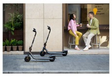 Segway Ninebot KickScooter E2 Plus E II elektromos roller H&aacute;ztart&aacute;s / Otthon / K&uuml;lt&eacute;r - J&aacute;t&eacute;k / Sport - Roller / segway / g&ouml;rdeszka - 507598