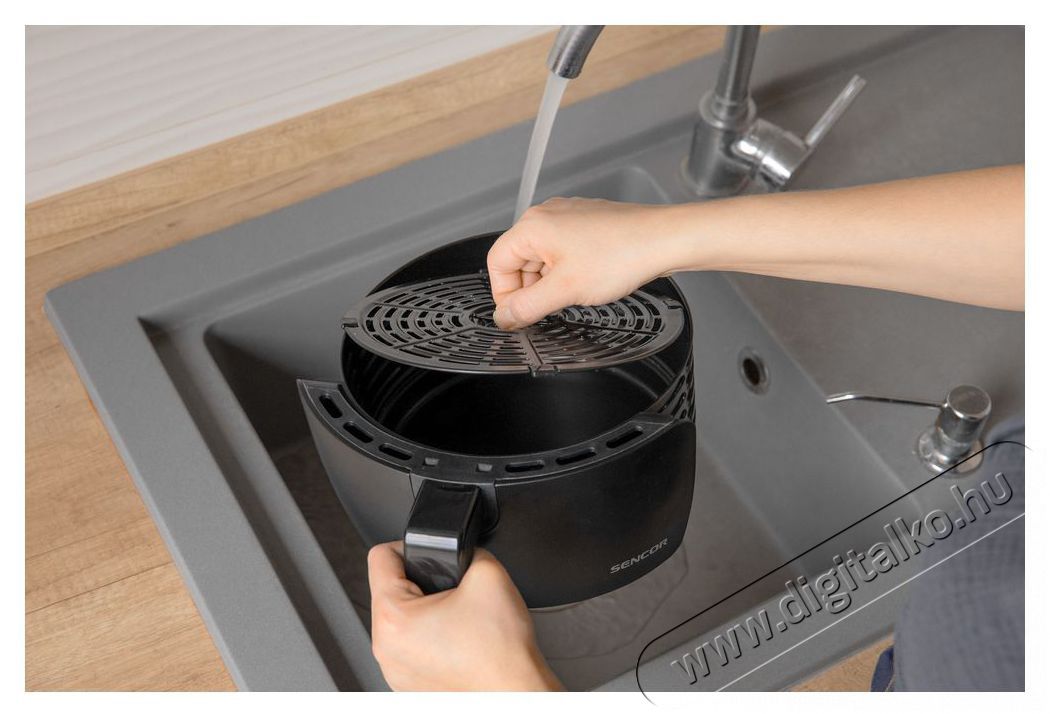 Sencor SFR 3130BK forr&oacute;levegős fritőz Konyhai term&eacute;kek - Konyhai kisg&eacute;p (s&uuml;t&eacute;s / főz&eacute;s / hűt&eacute;s / &eacute;telk&eacute;sz&iacute;t&eacute;s) - L&eacute;gkever&eacute;ses főzőg&eacute;p / elektromos kukta / multifunkci&oacute;s s&uuml;tő - 376734