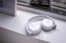 SONY MDR-ZX110APW mikrofonos fejhallgat&oacute; - feh&eacute;r Audio-Video / Hifi / Multim&eacute;dia - F&uuml;l &eacute;s Fejhallgat&oacute;k - Fejhallgat&oacute; mikrofonnal / headset - 297499