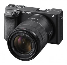 SONY Alpha 6400 + 18-135 mm objekt&iacute;v Fot&oacute;-Vide&oacute; kieg&eacute;sz&iacute;tők - Objekt&iacute;v - Fix f&oacute;kusz&uacute; objekt&iacute;v - 350462