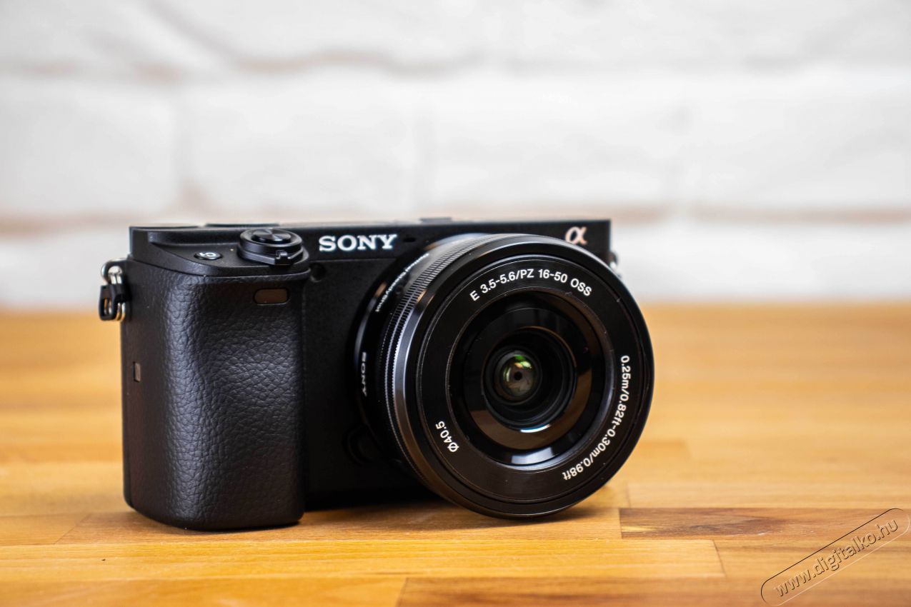 SONY Alpha 6400 + 16-50mm - fekete F&eacute;nyk&eacute;pezőg&eacute;p / kamera - MILC cser&eacute;lhető objekt&iacute;ves kompakt f&eacute;nyk&eacute;pezőg&eacute;p - 347158