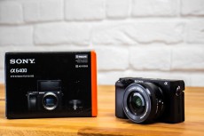 SONY Alpha 6400 + 16-50mm - fekete F&eacute;nyk&eacute;pezőg&eacute;p / kamera - MILC cser&eacute;lhető objekt&iacute;ves kompakt f&eacute;nyk&eacute;pezőg&eacute;p - 347158