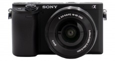 SONY Alpha 6400 + 16-50mm - fekete F&eacute;nyk&eacute;pezőg&eacute;p / kamera - MILC cser&eacute;lhető objekt&iacute;ves kompakt f&eacute;nyk&eacute;pezőg&eacute;p - 347158