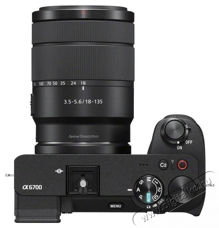 SONY Alpha A6700 fekete + E 18-135mm f/3.5-5.6 F&eacute;nyk&eacute;pezőg&eacute;p / kamera - Kompakt f&eacute;nyk&eacute;pezőg&eacute;p - Norm&aacute;l tud&aacute;s&uacute; kompakt - 538005