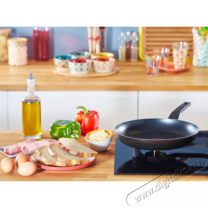 Tefal B5560653 Simple Cook serpenyő - 28 cm Konyhai term&eacute;kek - Ed&eacute;ny - Serpenyő - 372196