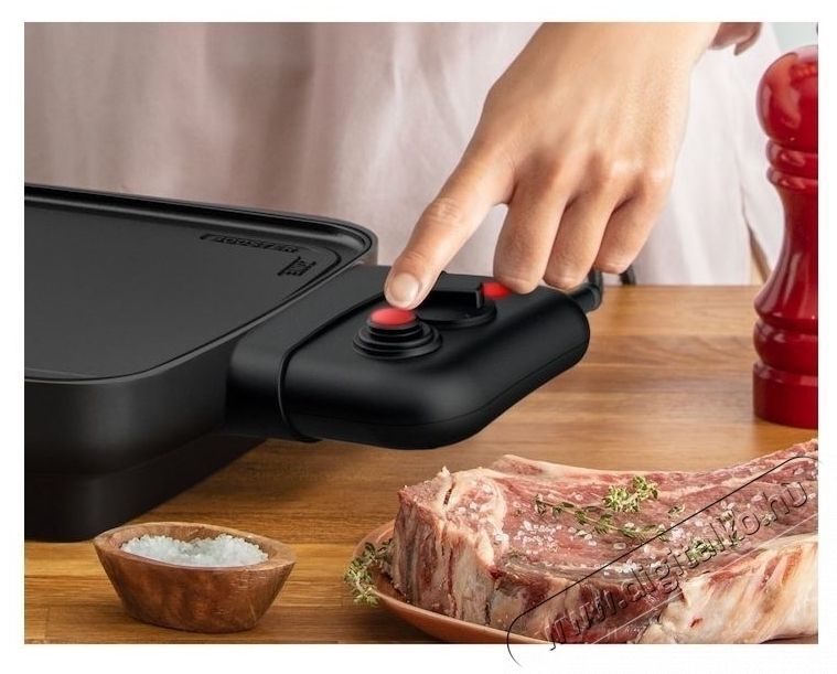 Tefal Booster elektromos grill lemez CB641810, 2200 W, Power Boost, &aacute;ll&iacute;that&oacute; termoszt&aacute;t, tapad&aacute;smentes fel&uuml;let Tefal Resist +, termospot jelző, fekete Konyhai term&eacute;kek - S&uuml;tő-főzőlap, tűzhely (szabadon&aacute;ll&oacute;) - Mini s&uuml;tő / mini grill / mini konyha - 533786