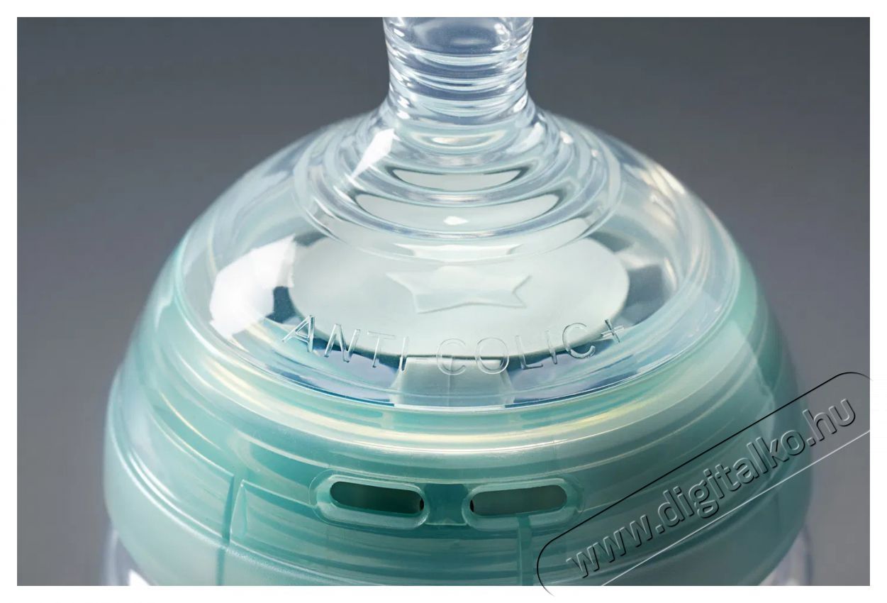 Tommee Tippee ADVANCED ANTI-COLIC &ouml;nsteriliz&aacute;l&oacute; cumis&uuml;veg + lass&uacute; foly&aacute;s cumi, 0h&oacute;+, 260 ml Sz&eacute;ps&eacute;g&aacute;pol&aacute;s / Eg&eacute;szs&eacute;g - Baba mama term&eacute;k - Cumis&uuml;veg / cumi / etet&eacute;s kieg&eacute;sz&iacute;tő - 520140
