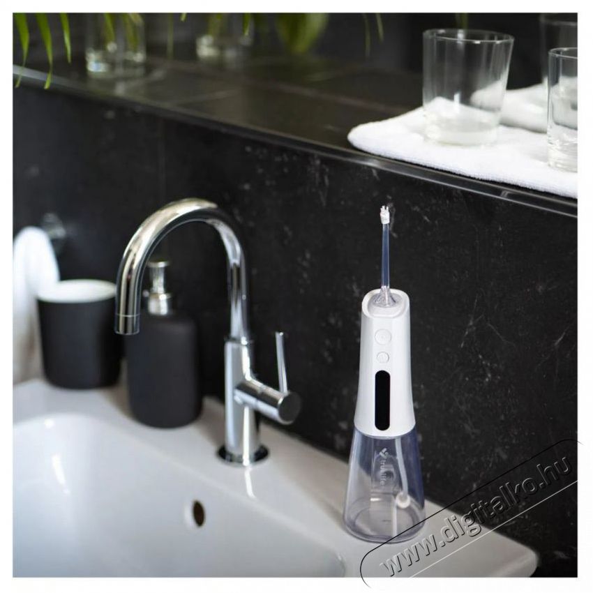 TRUELIFE AquaFloss Compact L100 Elektromos sz&aacute;jzuhany Sz&eacute;ps&eacute;g&aacute;pol&aacute;s / Eg&eacute;szs&eacute;g - Sz&aacute;j / fog &aacute;pol&aacute;s - Sz&aacute;jzuhany - 530302