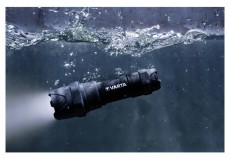 Varta 18710101421 Indestructible F10 Pro/3AAA/300 lumen/eleml&aacute;mpa H&aacute;ztart&aacute;s / Otthon / K&uuml;lt&eacute;r - Vil&aacute;g&iacute;t&aacute;s / elektromoss&aacute;g - Zsebl&aacute;mpa / eleml&aacute;mpa - 386639