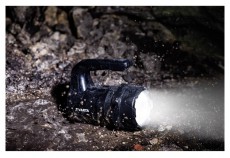 Varta 18751101421 Indestructible BL20 Pro nagy teljes&iacute;tm&eacute;nyű elem l&aacute;mpa H&aacute;ztart&aacute;s / Otthon / K&uuml;lt&eacute;r - Vil&aacute;g&iacute;t&aacute;s / elektromoss&aacute;g - Zsebl&aacute;mpa / eleml&aacute;mpa - 434582