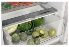 Whirlpool WHC18 T322 HŰTŐ BE&Eacute;P&Iacute;THETŐ ALULFAGYASZT&Oacute;S Konyhai term&eacute;kek - Hűtő, fagyaszt&oacute; (be&eacute;p&iacute;thető) - Alulfagyaszt&oacute;s kombin&aacute;lt hűtő - 372662