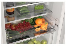 Whirlpool WHC18 T322 HŰTŐ BE&Eacute;P&Iacute;THETŐ ALULFAGYASZT&Oacute;S Konyhai term&eacute;kek - Hűtő, fagyaszt&oacute; (be&eacute;p&iacute;thető) - Alulfagyaszt&oacute;s kombin&aacute;lt hűtő - 372662