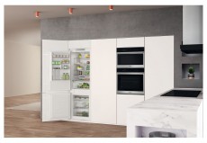 Whirlpool WHC18 T322 HŰTŐ BE&Eacute;P&Iacute;THETŐ ALULFAGYASZT&Oacute;S Konyhai term&eacute;kek - Hűtő, fagyaszt&oacute; (be&eacute;p&iacute;thető) - Alulfagyaszt&oacute;s kombin&aacute;lt hűtő - 372662