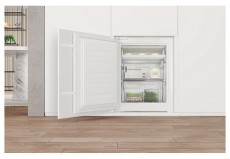 Whirlpool WHC18 T322 HŰTŐ BE&Eacute;P&Iacute;THETŐ ALULFAGYASZT&Oacute;S Konyhai term&eacute;kek - Hűtő, fagyaszt&oacute; (be&eacute;p&iacute;thető) - Alulfagyaszt&oacute;s kombin&aacute;lt hűtő - 372662