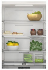 Whirlpool WHC18 T322 HŰTŐ BE&Eacute;P&Iacute;THETŐ ALULFAGYASZT&Oacute;S Konyhai term&eacute;kek - Hűtő, fagyaszt&oacute; (be&eacute;p&iacute;thető) - Alulfagyaszt&oacute;s kombin&aacute;lt hűtő - 372662