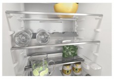 Whirlpool WHC18 T573 HŰTŐ BE&Eacute;P&Iacute;THETŐ ALULFAGYASZT&Oacute;S Konyhai term&eacute;kek - Hűtő, fagyaszt&oacute; (be&eacute;p&iacute;thető) - Alulfagyaszt&oacute;s kombin&aacute;lt hűtő - 372665