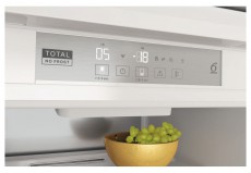 Whirlpool WHC18 T573 HŰTŐ BE&Eacute;P&Iacute;THETŐ ALULFAGYASZT&Oacute;S Konyhai term&eacute;kek - Hűtő, fagyaszt&oacute; (be&eacute;p&iacute;thető) - Alulfagyaszt&oacute;s kombin&aacute;lt hűtő - 372665