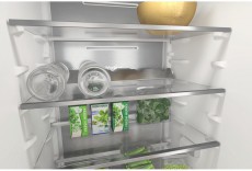 Whirlpool WHC20 T352 HŰTŐ BE&Eacute;P&Iacute;THETŐ ALULFAGYASZT&Oacute;S Konyhai term&eacute;kek - Hűtő, fagyaszt&oacute; (be&eacute;p&iacute;thető) - Alulfagyaszt&oacute;s kombin&aacute;lt hűtő - 373283