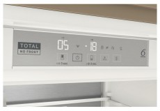 Whirlpool WH SP70 T232 P Be&eacute;p&iacute;thető Total No Frost hűtő, XL hűtőt&eacute;r/XL fagyaszt&oacute;t&eacute;r, 6. &Eacute;rz&eacute;k, Push To Open Konyhai term&eacute;kek - Hűtő, fagyaszt&oacute; (be&eacute;p&iacute;thető) - Alulfagyaszt&oacute;s kombin&aacute;lt hűtő - 499566