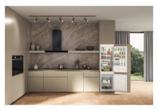 Whirlpool WHC18D011A2 HŰTŐ ALULFAGYASZT&Oacute;S BE&Eacute;P&Iacute;THETŐ Konyhai term&eacute;kek - Hűtő, fagyaszt&oacute; (be&eacute;p&iacute;thető) - Alulfagyaszt&oacute;s kombin&aacute;lt hűtő - 505370