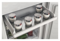 Whirlpool WHC20D013D1 HŰTŐ ALULFAGYASZT&Oacute;S BE&Eacute;P&Iacute;THETŐ Konyhai term&eacute;kek - Hűtő, fagyaszt&oacute; (be&eacute;p&iacute;thető) - Alulfagyaszt&oacute;s kombin&aacute;lt hűtő - 505368