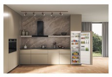Whirlpool WHSD18A011B2 HŰTŐ EGYAJT&Oacute;S BE&Eacute;P&Iacute;THETŐ Konyhai term&eacute;kek - Hűtő, fagyaszt&oacute; (be&eacute;p&iacute;thető) - Egyajt&oacute;s hűtő - 505442
